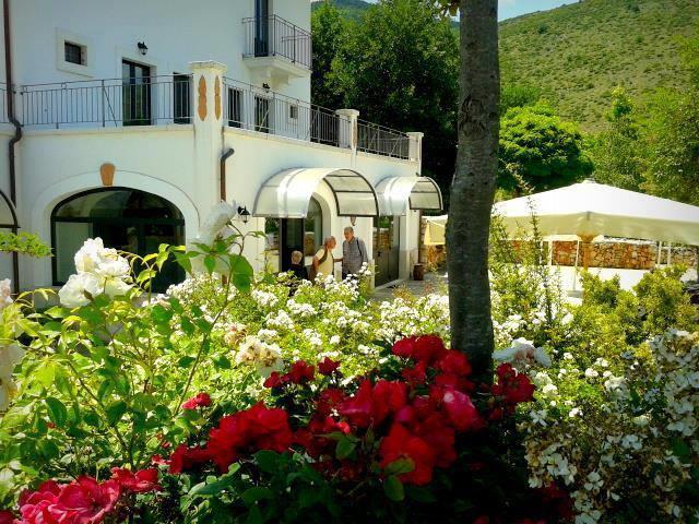 Locanda Dell'Asino D'Oro Villa Сулмона Екстериор снимка