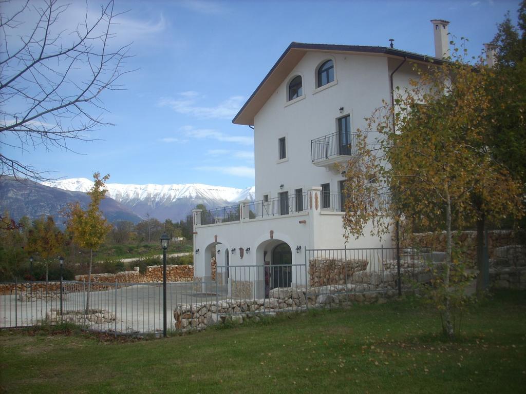 Locanda Dell'Asino D'Oro Villa Сулмона Екстериор снимка