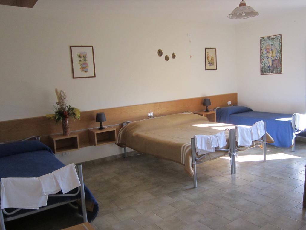 Locanda Dell'Asino D'Oro Villa Сулмона Стая снимка